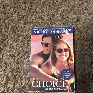Nicholas Sparks 'The Choice' Paperback Novel - Blue/Pink Cover